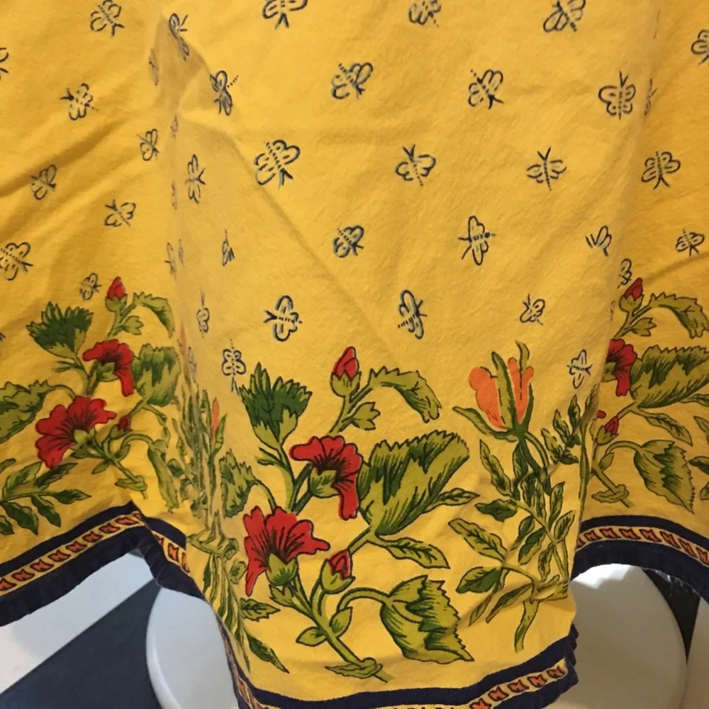 Williams Sonoma cotton French country tablecloth bees yellow 70” round